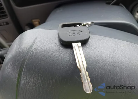 2000 Toyota Tacoma из США, поврежденный, VIN 4TAVL52N1YZ681968